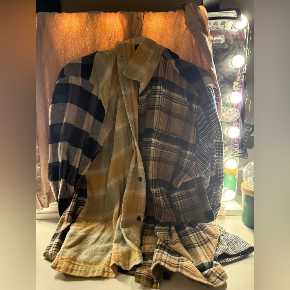 XL Beige and Black Patterned flannel.